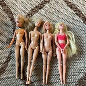 Barbie dolls . Set of Four Fashion Dolls with Blonde Hair